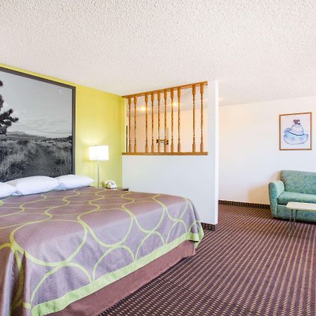 Super 8 By Wyndham Kingman Hotel Ngoại thất bức ảnh