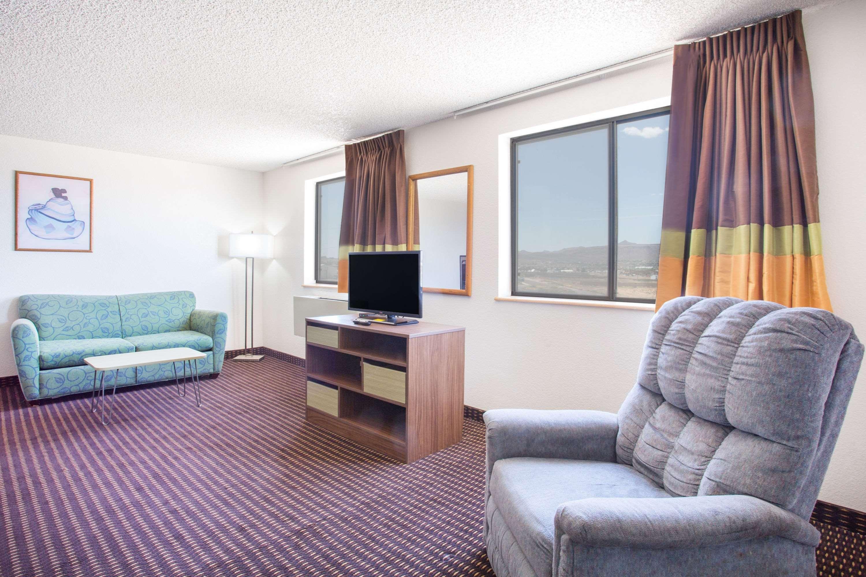 Super 8 By Wyndham Kingman Hotel Ngoại thất bức ảnh