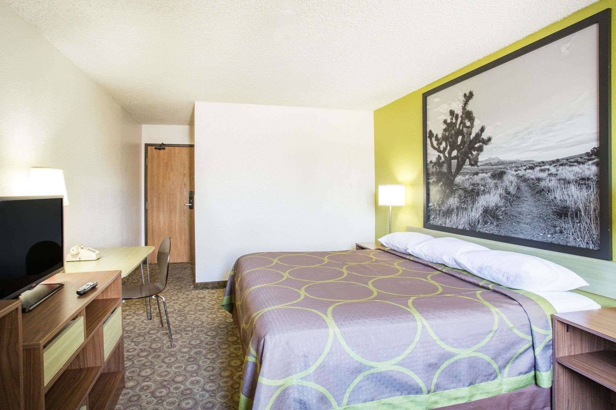 Super 8 By Wyndham Kingman Hotel Ngoại thất bức ảnh